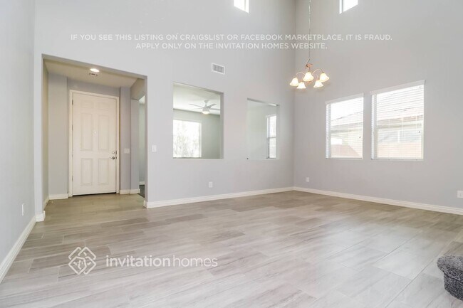 Foto del edificio - 4044 S 183rd Dr