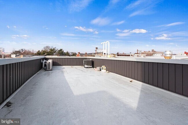 Foto del edificio - 2150 N Front St