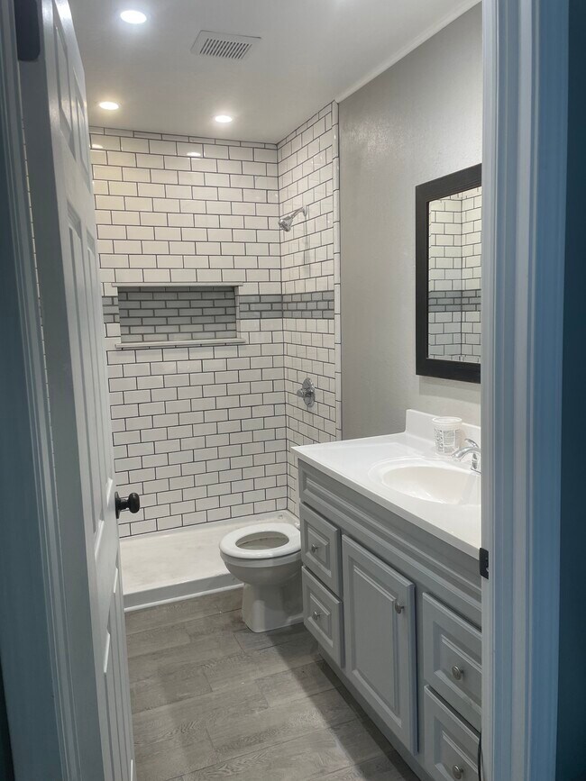Completely remodeled bathroom - 7069 S Threshold Pt