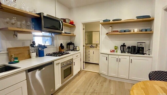 Foto del edificio - 318 Beach 69th St
