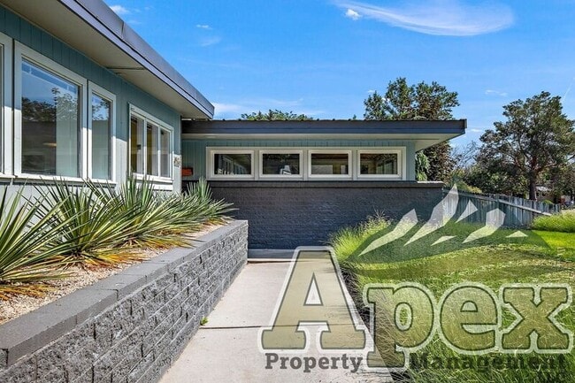 Building Photo - 6536 Robertson Dr