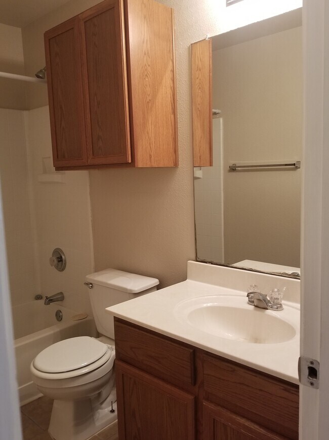 Building Photo - 5123 Fountain Hill