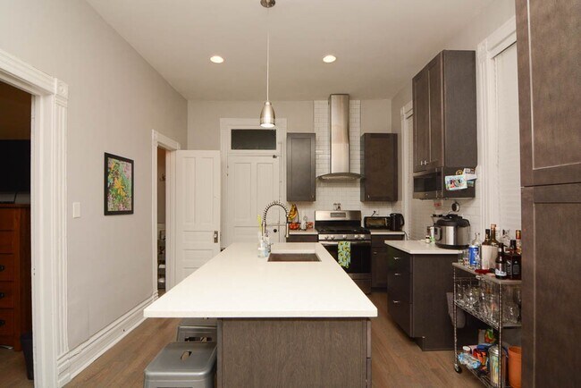 Foto del edificio - 949 N Winchester Ave