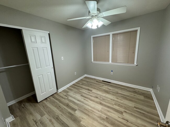 Foto del edificio - 226 Elizabeth Ave