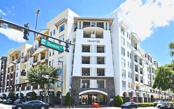 Building Photo - 2305 Edgewater Dr