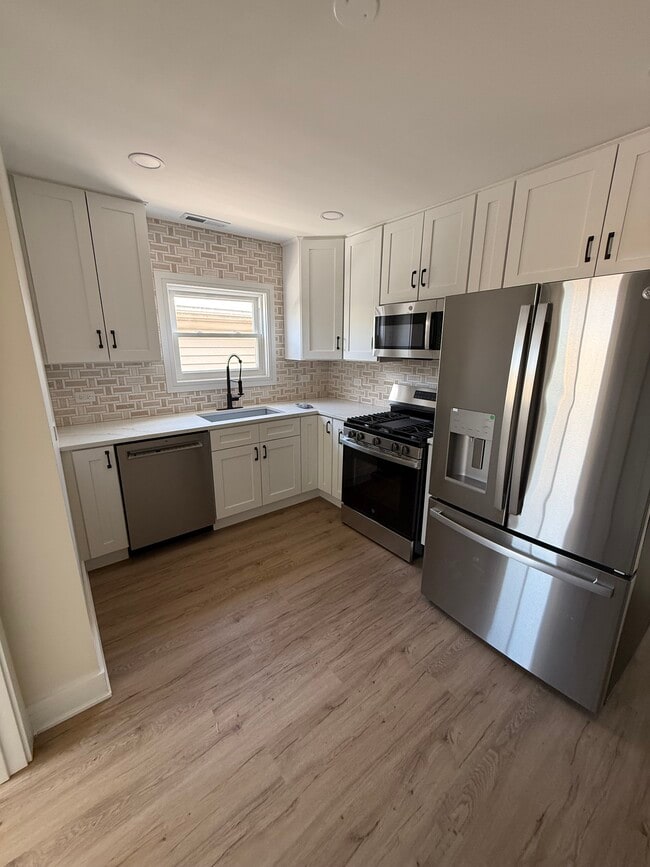 Foto del edificio - 5102 W Belden St