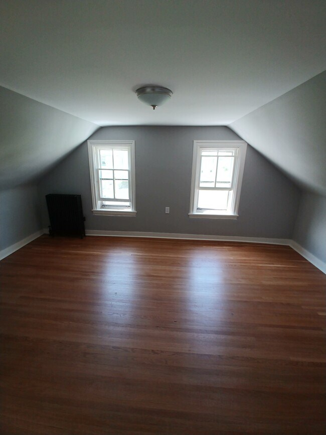 Foto del edificio - 297 N Locust Point Rd