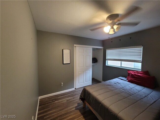 Foto del edificio - 6213 Capehart Falls St