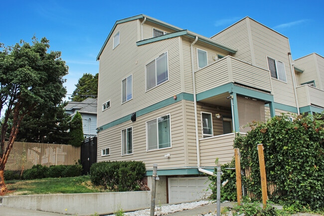 Building Photo - 936 N 85th St