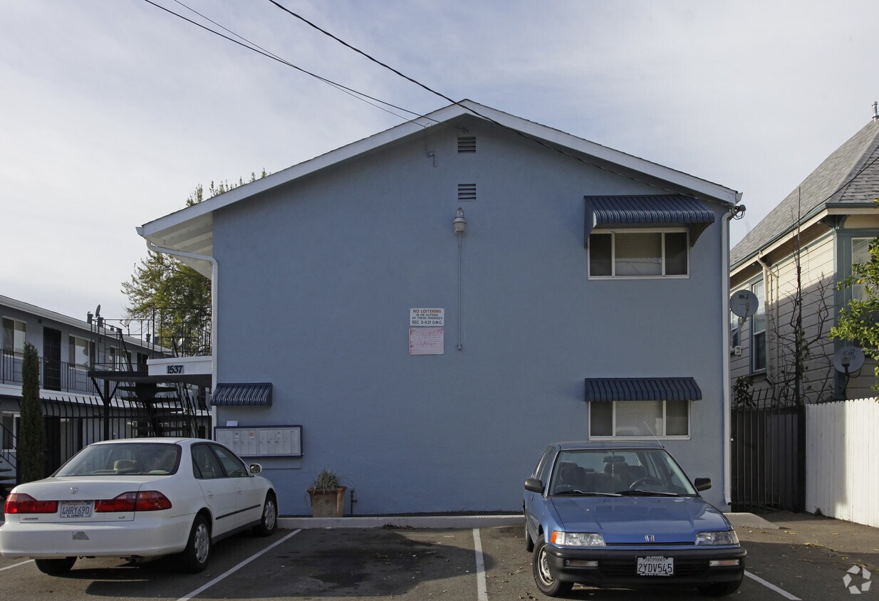 Building Photo - 1537 8th Ave