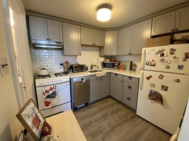 Building Photo - 379 Harvard St