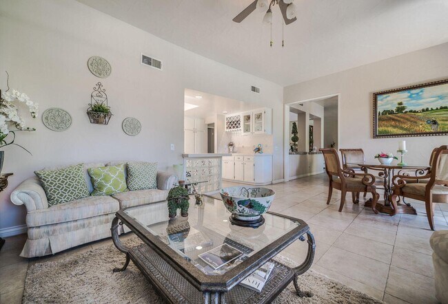 Foto del edificio - 49 Santo Domingo Dr