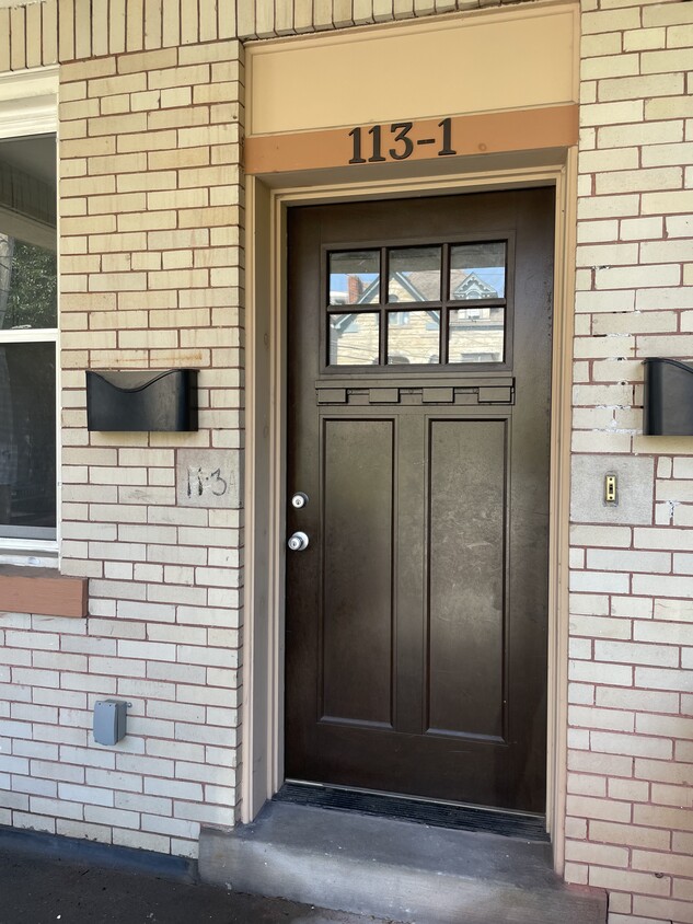 Front Porch - 113 S Fairmount St