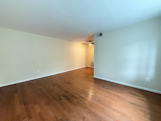 Building Photo - Arlington Abode: Modern Comfort and Urban ...