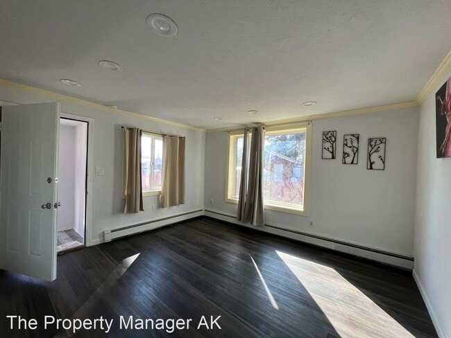 Building Photo - 4 br, 2 bath House - 308 Haines Ave. #Upst...