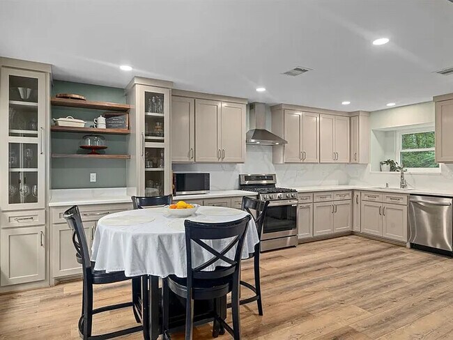 Foto del edificio - 13 Leverwood Ct