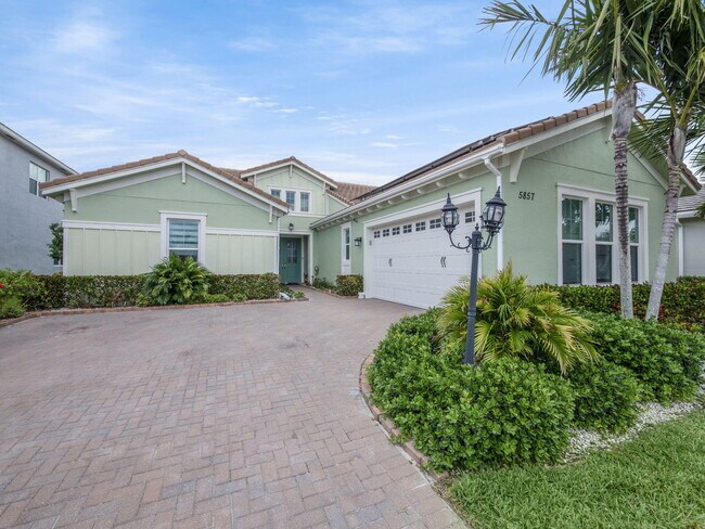 Foto del edificio - 5857 Whippoorwill Cir