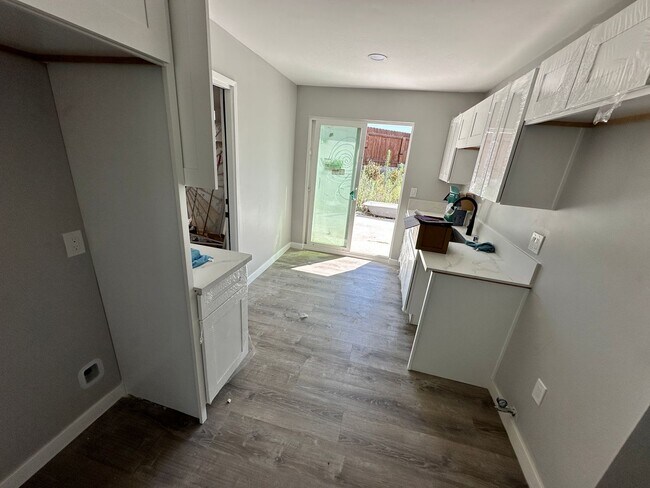 Foto del edificio - Fully renovated 4 bed 2 bath!