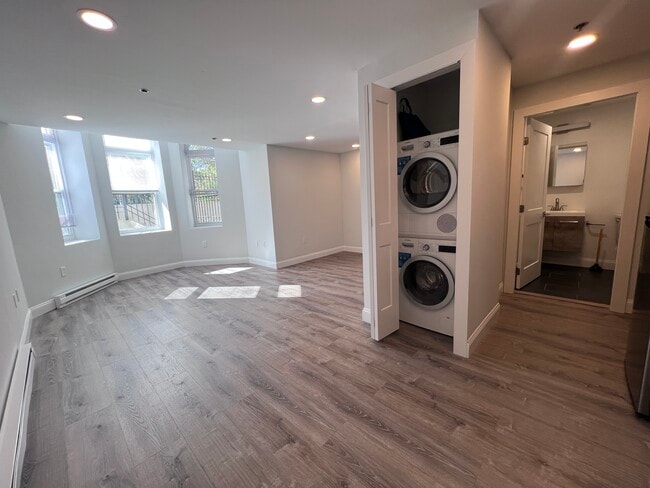 Building Photo - 125 Park Dr