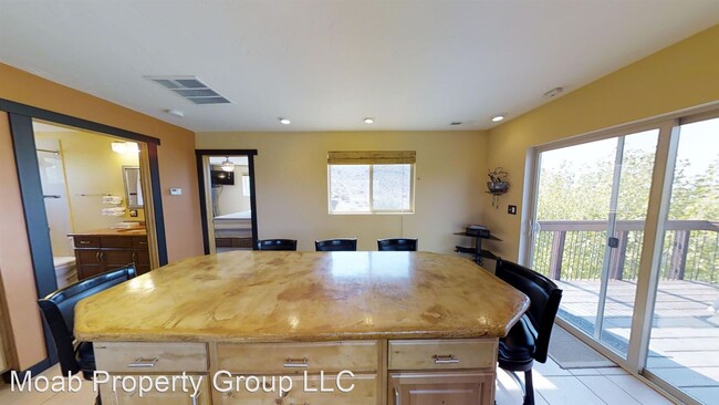 Building Photo - 2 br, 1 bath House - 2904 Rimrock Road