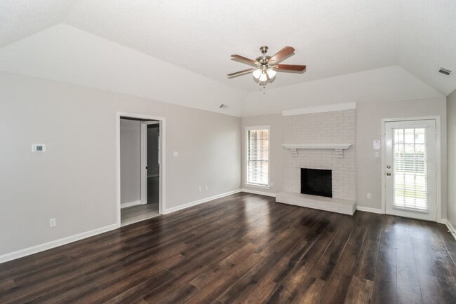 Foto del edificio - 4879 Baywood Dr