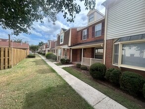 Building Photo - 940 Glenn St