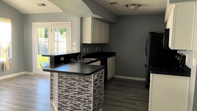 Building Photo - 2505 Langstane Ln