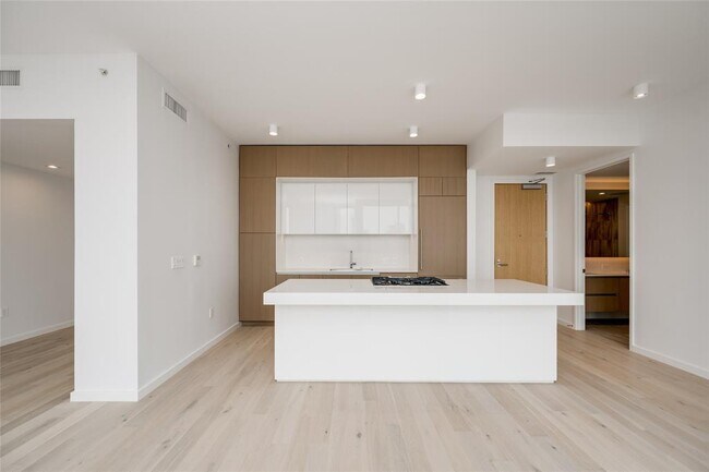 Foto del edificio - 313 W 17th St