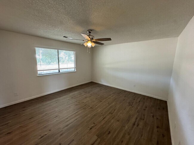 Foto del edificio - 21293 E American Ave