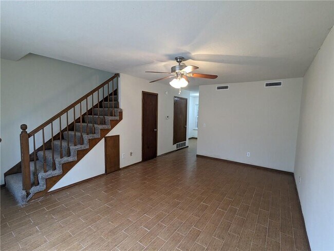 Building Photo - 687 N Betty Jo Dr