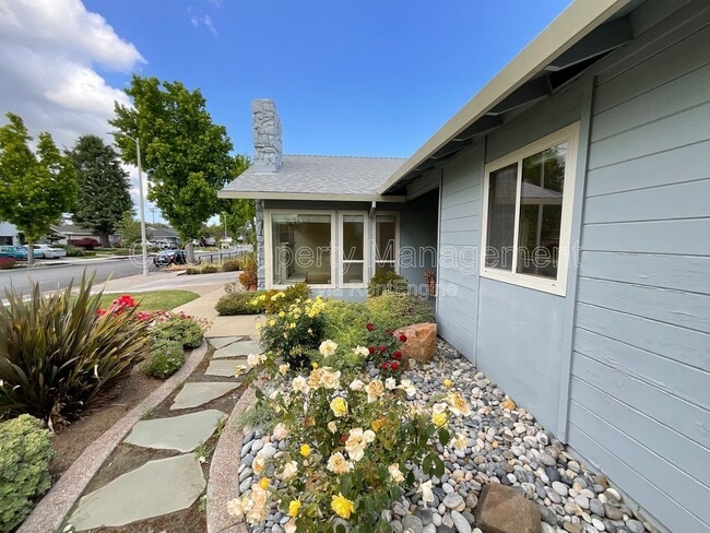 Foto del edificio - 1426 Ormsby Dr