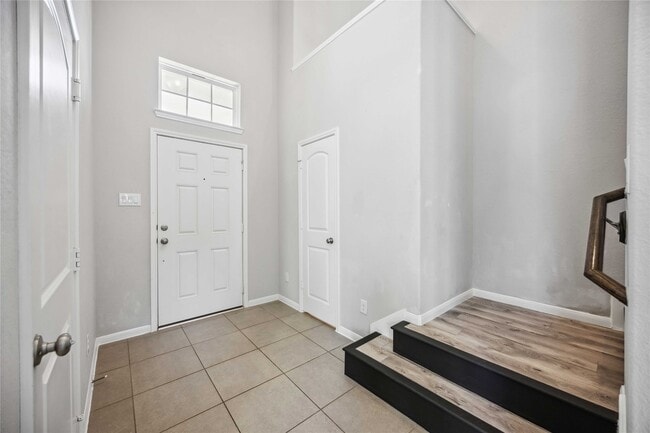 Building Photo - 5914 Prince Pl Dr