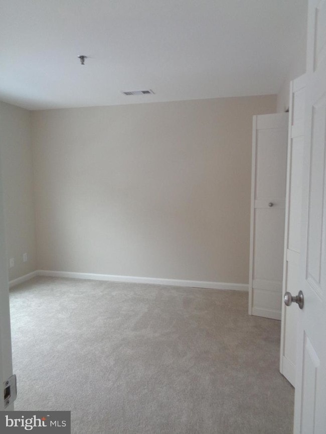 Building Photo - 1100 Quaker Hill Dr