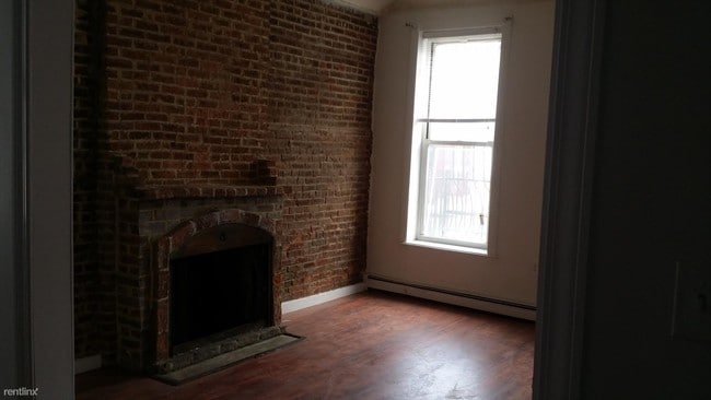 Building Photo - 77 Dikeman St