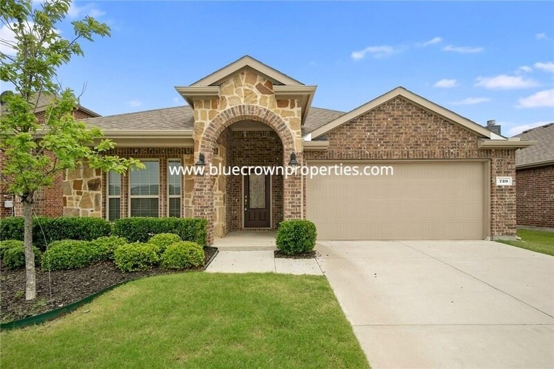 Primary Photo - 720 English Ivy Dr