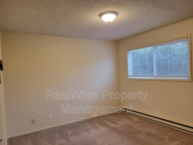 Building Photo - 1410 SW G St