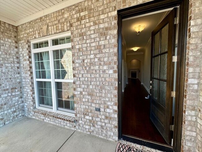 Building Photo - Look and Lease