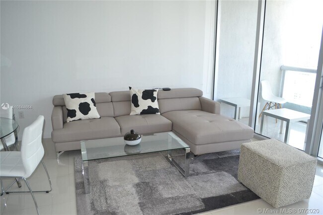 Building Photo - 485 Brickell Ave