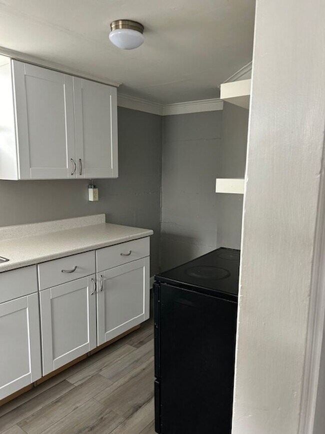 Building Photo - Studio Unit Close to UNR