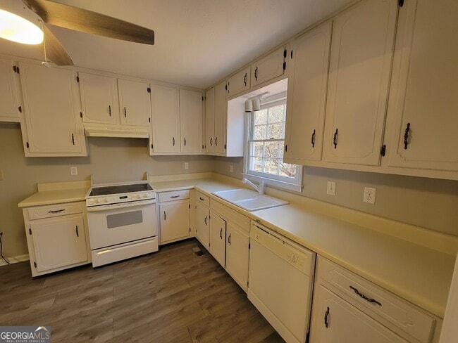 Building Photo - 25 Elberta Dr