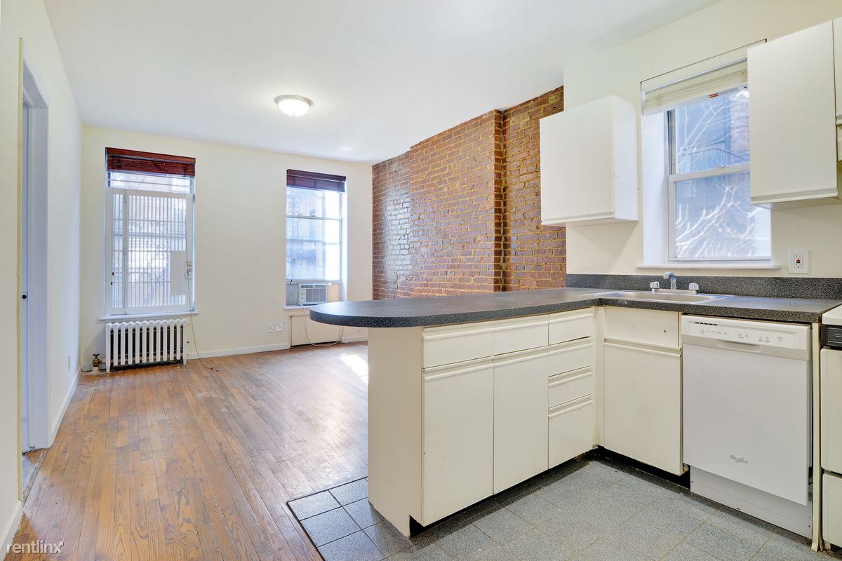 Primary Photo - 218 E 89th St