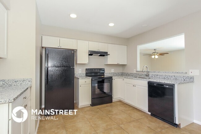 Building Photo - 510 N Tercera Ave