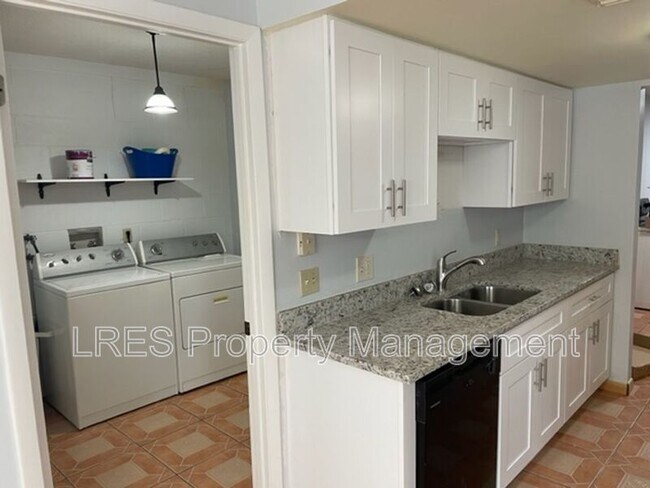Foto del edificio - 4587 Lighthouse Cir