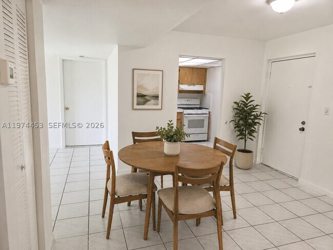 Building Photo - 13020 SW 92nd Ave