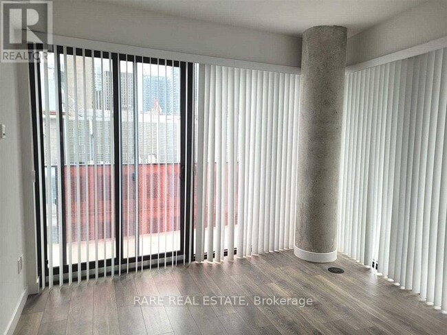 Building Photo - 215 Queen St W