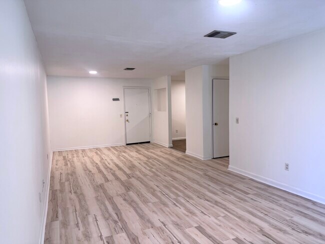Foto del edificio - 176 Maple Ave