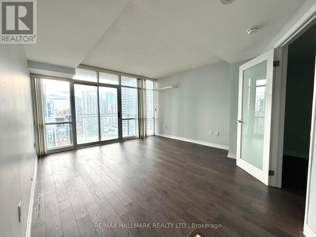 Building Photo - 11-2811 Brunel Ct
