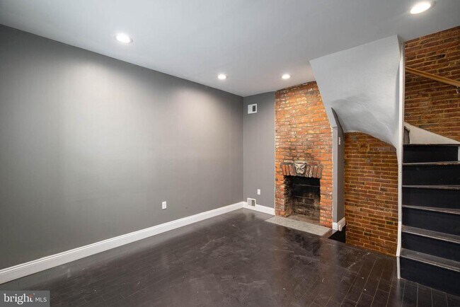 Building Photo - 1025 N Lawrence St