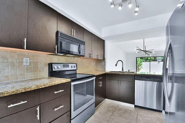 Foto del edificio - 3501 Magellan Cir