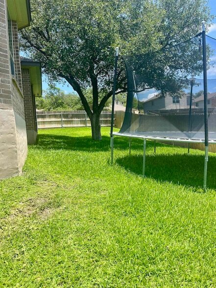 Foto del edificio - 1333 Spicewood Dr